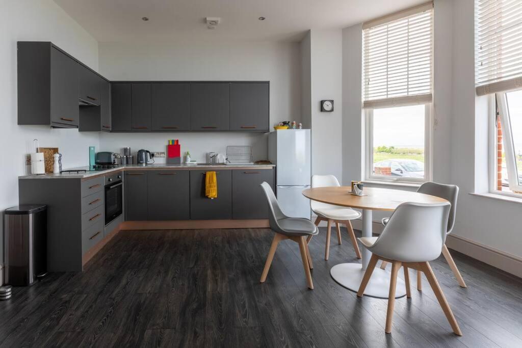 Waves@Walpole - 2 Bed Flat With Amazing Sea Views Apartment Margate Exterior foto