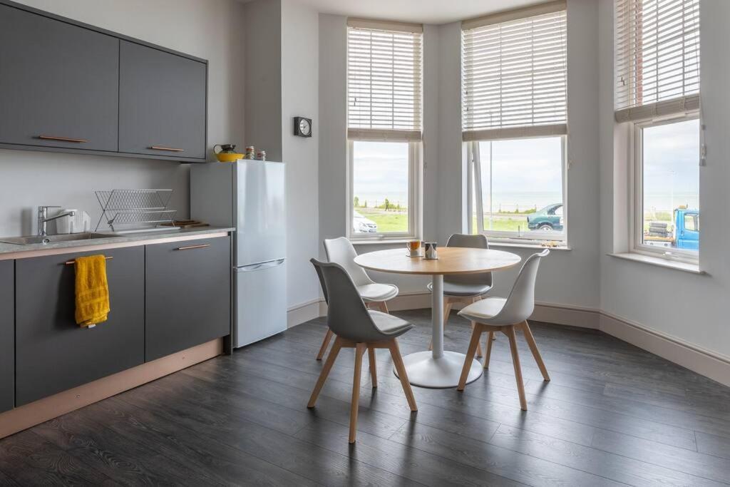 Waves@Walpole - 2 Bed Flat With Amazing Sea Views Apartment Margate Exterior foto